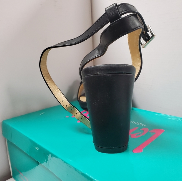 Dressy sandal - Picture 3 of 4